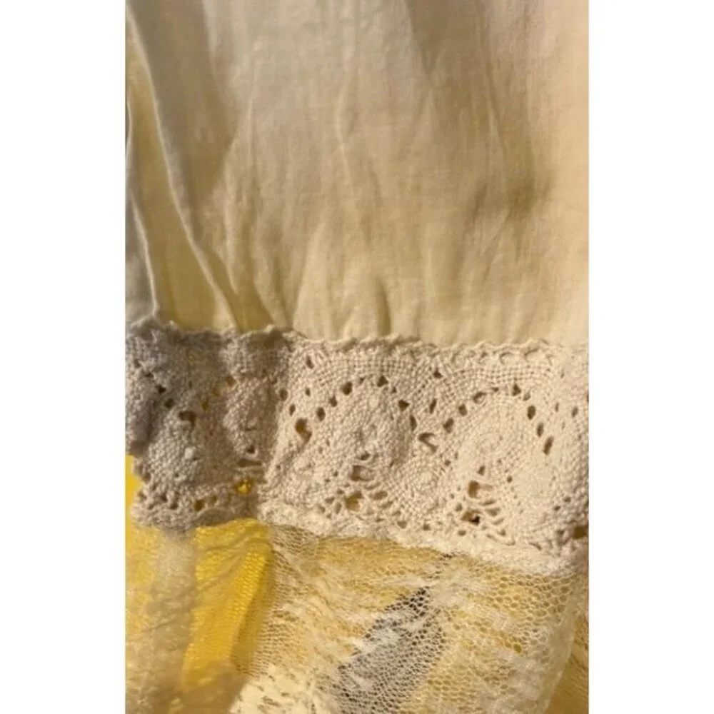 J. Gill Ivory Tunic Blouse With Lace Accents‎ & Button Details Modern Edwardian